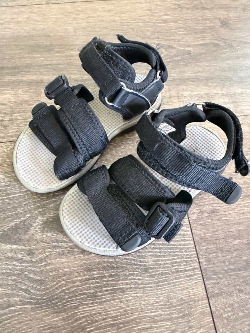 Sz 7 toddler Black Adjustable Strap Sandals